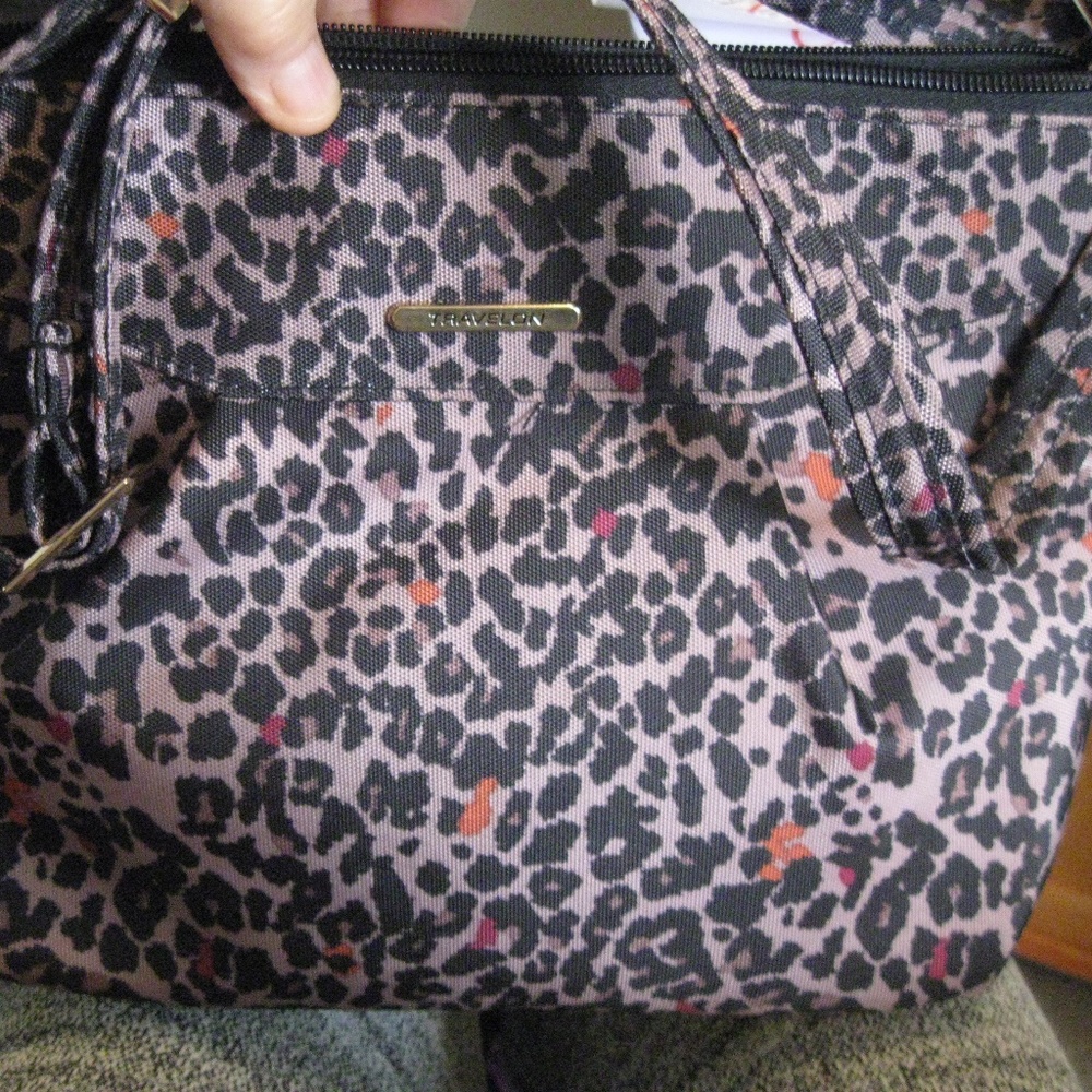 NEW TRAVELON  LEOPARD DESIGN Shoulder Purse 12x8"
